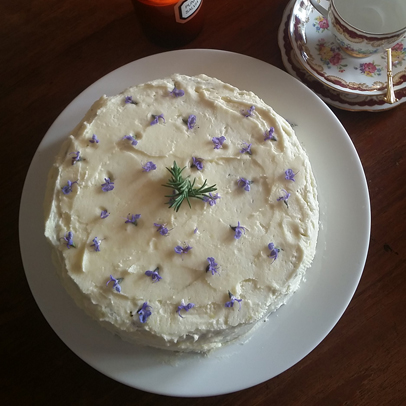How to: bake a honey and rosemary cake